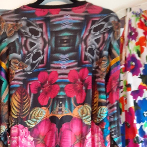 CUSTO BARCELONA JERSEY PULL OVER TOP GORGEOUS PRINT - Picture 3 of 4